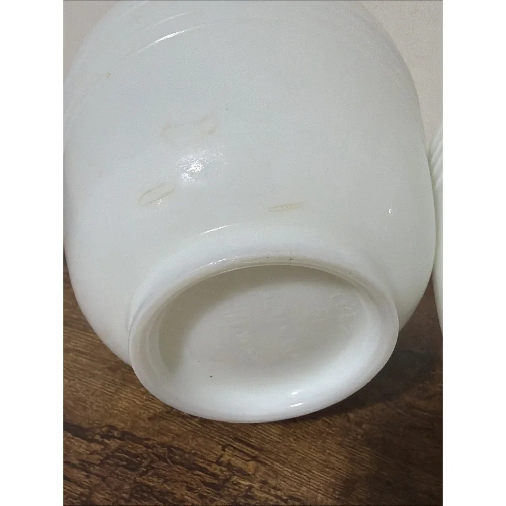 3 PYREX  Milk Glass Mixing Bowls Vintage 40s Hamilton Beach White Pour Spout USA